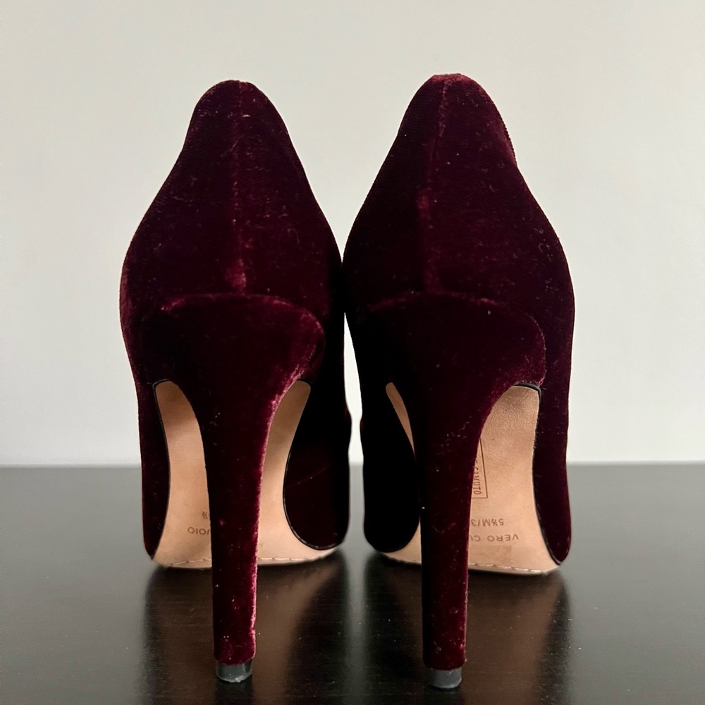Vince Camuto Burgundy Velvet Pumps Heels 3.5” Size 5.5 - Elegant Party Holiday - Picture 9 of 10